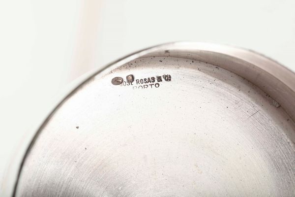 Lotto in argento composto da quattro scatole con coperchio e un vassoio. Differenti epoche e manifatture  - Asta Argenti - Associazione Nazionale - Case d'Asta italiane