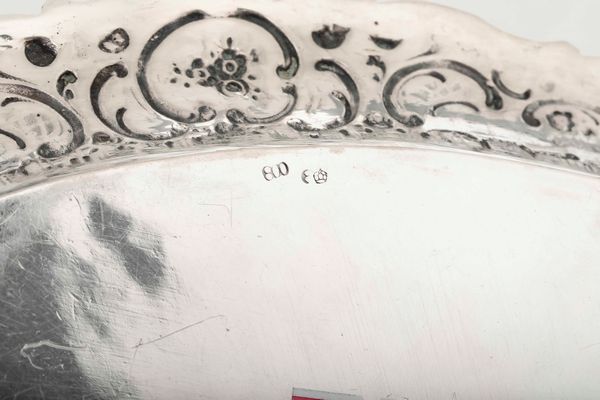 Lotto in argento composto da quattro scatole con coperchio e un vassoio. Differenti epoche e manifatture  - Asta Argenti - Associazione Nazionale - Case d'Asta italiane