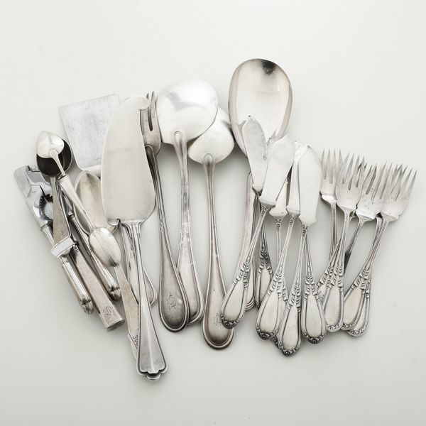 Insieme di posate in argento. Varie manifatture del XX secolo  - Asta Argenti - Associazione Nazionale - Case d'Asta italiane