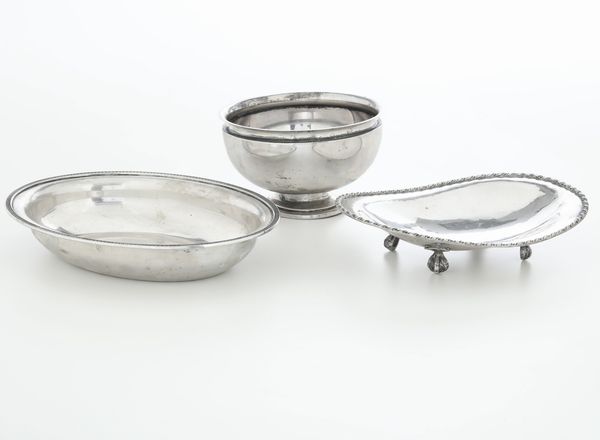 Tre ciotole differenti. Varie argenterie italiane del XX secolo  - Asta Argenti - Associazione Nazionale - Case d'Asta italiane