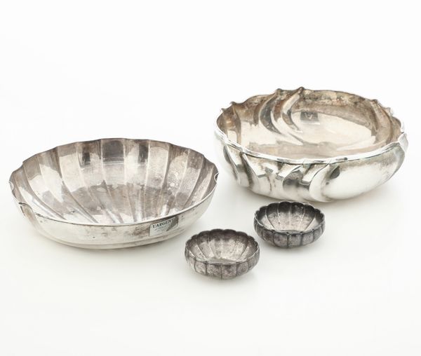 Lotto composto da due ciotole e due ciotoline. Argenteria italiana del XX secolo diametro ciotoline cm 7, ciotole cm 21  - Asta Argenti - Associazione Nazionale - Case d'Asta italiane