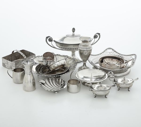 Lotto di oggetti in argento. XX-XXI secolo  - Asta Argenti - Associazione Nazionale - Case d'Asta italiane