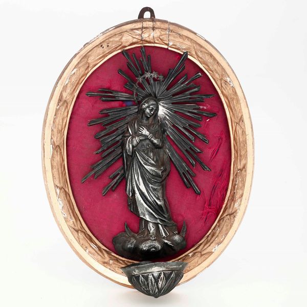 Acquasantiera in lamina d'argento raffigurante la Vergine Immacolata. Genova punzoni della Torretta per l'anno 898  - Asta Argenti - Associazione Nazionale - Case d'Asta italiane
