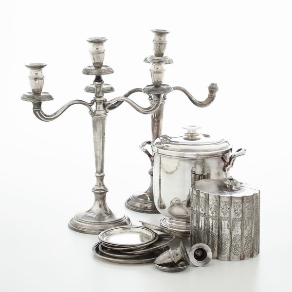 Gruppo di oggetti in metallo argentato  - Asta Argenti - Associazione Nazionale - Case d'Asta italiane