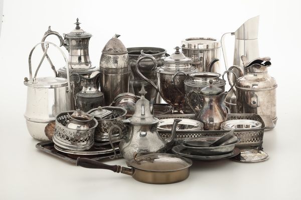 Lotto di oggetti in metallo argentato  - Asta Argenti - Associazione Nazionale - Case d'Asta italiane