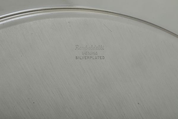 12 piatti in metallo argentato  - Asta Argenti - Associazione Nazionale - Case d'Asta italiane