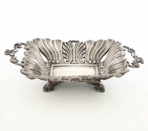 Centrotavola, Manifattura austro ungarica del XIX secolo, marchio di ricontrollo con croce mauriziana per lo Stato di Sardegna  - Asta Argenti - Associazione Nazionale - Case d'Asta italiane