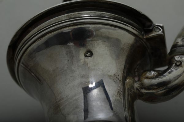 Caffettiera. Manifattura europea del XIX secolo  - Asta Argenti - Associazione Nazionale - Case d'Asta italiane