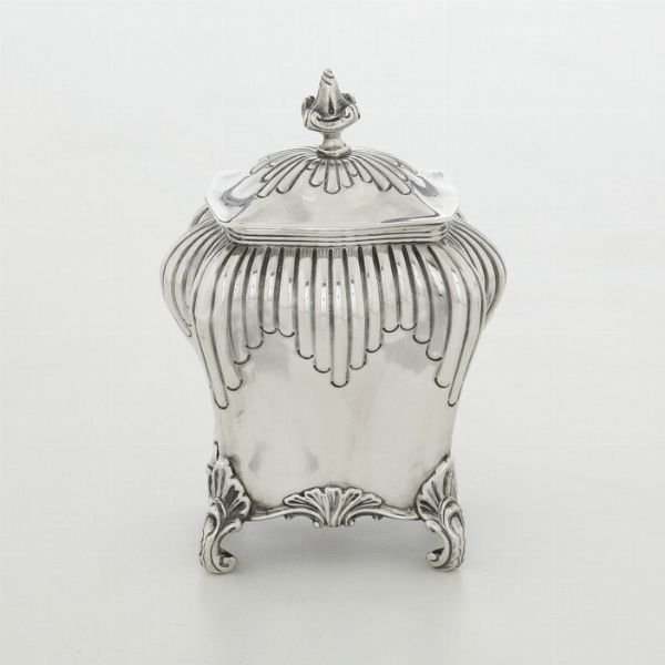 Scatola porta té, città di Sheffield 1902. Argentiere Henry Wilkinson  - Asta Argenti - Associazione Nazionale - Case d'Asta italiane