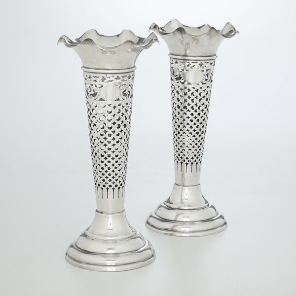 Coppia di vasetti. Chester 1900, argentiere Richard Jay e James Jay  - Asta Argenti - Associazione Nazionale - Case d'Asta italiane