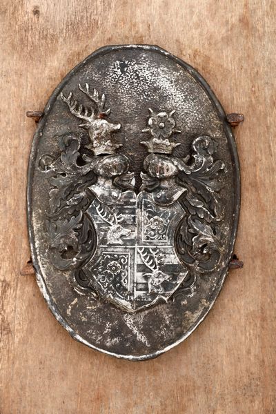 Fibbia con stemma nobiliare, argenteria europea del XVIII-XIX secolo  - Asta Argenti - Associazione Nazionale - Case d'Asta italiane