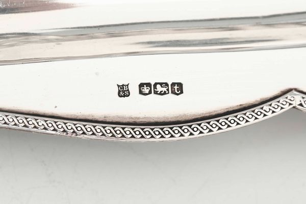 Calamaio. Argento fuso, sagomato, traforato e vetro molato. Marchi della città di Sheffield per l'anno 1936 e dell'argentiere Cooper brothers & sons  - Asta Argenti - Associazione Nazionale - Case d'Asta italiane