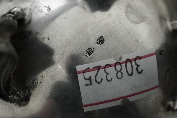 Teiera, formaggera e due zuccheriere. Argenteria italiana del XX secolo, vari argentieri  - Asta Argenti - Associazione Nazionale - Case d'Asta italiane