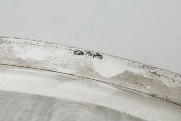 Piatto e vassoio. Argenteria italiana del XX secolo, argentieri differenti  - Asta Argenti - Associazione Nazionale - Case d'Asta italiane