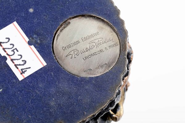 Coppia di sculturine raffiguranti contadinelli e scultura raffigurante clown in caolino e argento. Manifattura artistica italiana del XX secolo  - Asta Argenti - Associazione Nazionale - Case d'Asta italiane