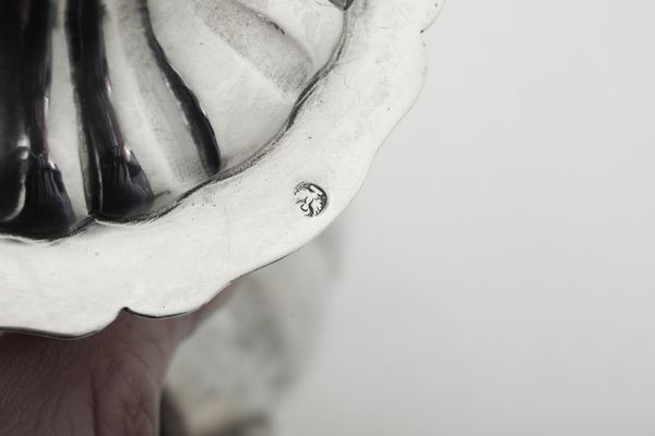 Teiera. Argenteria italiana della prima metà del XX secolo. Marchio con fascio littorio in uso dal 1935 al 1945 e dell'argentiere  - Asta Argenti - Associazione Nazionale - Case d'Asta italiane