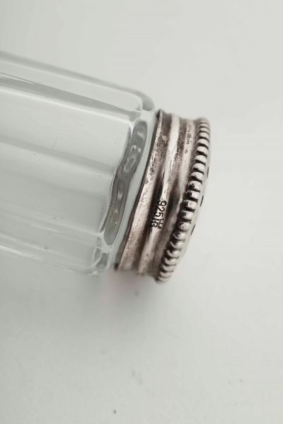 Set di porta sale e pepe in argento sterling e vetro. Argenteria del XX secolo  - Asta Argenti - Associazione Nazionale - Case d'Asta italiane