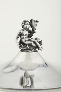 Due zuccheriere diverse. Argenteria italiana del XX secolo, argentieri differenti  - Asta Argenti - Associazione Nazionale - Case d'Asta italiane