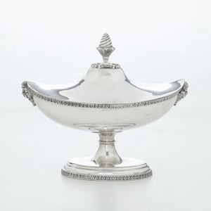 Due zuccheriere diverse. Argenteria italiana del XX secolo, argentieri differenti  - Asta Argenti - Associazione Nazionale - Case d'Asta italiane