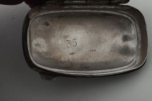 Due scatole e porta pillole. Differenti argenterie del XX secolo  - Asta Argenti - Associazione Nazionale - Case d'Asta italiane