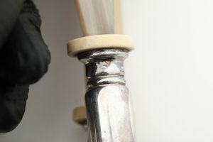 Undici cucchiai in argento e due posate da portata. Argenteria italiana del XX secolo  - Asta Argenti - Associazione Nazionale - Case d'Asta italiane