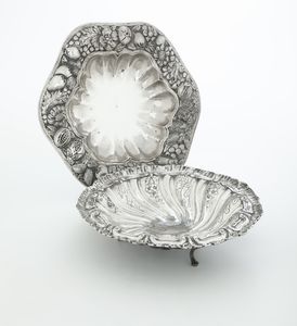 Due centrotavola. Argenteria italiana della prima metà del XX secolo, una argentiere Miracoli, Milano  - Asta Argenti - Associazione Nazionale - Case d'Asta italiane