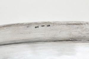 Vassoio sagomato. Argenteria fiorentina del XX secolo, argentiere Pampaloni  - Asta Argenti - Associazione Nazionale - Case d'Asta italiane