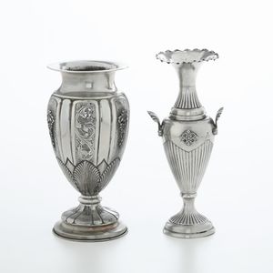 Due vasetti diversi. Argenteria italiana del XX secolo, argentieri differenti  - Asta Argenti - Associazione Nazionale - Case d'Asta italiane