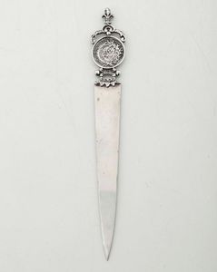 Tagliacarte. Argento fuso, traforato e cesellato. Marchio non identificato.  - Asta Argenti - Associazione Nazionale - Case d'Asta italiane