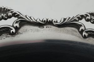 Cinque tra alzatine e vuotatasche. Argenteria italiana del XX secolo, vari argentieri  - Asta Argenti - Associazione Nazionale - Case d'Asta italiane