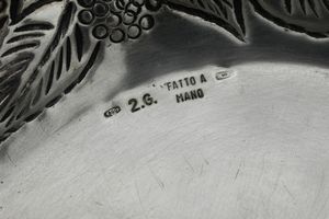 Cinque tra alzatine e vuotatasche. Argenteria italiana del XX secolo, vari argentieri  - Asta Argenti - Associazione Nazionale - Case d'Asta italiane