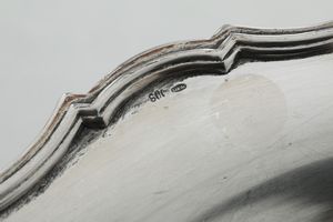 Cinque tra alzatine e vuotatasche. Argenteria italiana del XX secolo, vari argentieri  - Asta Argenti - Associazione Nazionale - Case d'Asta italiane