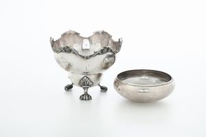 Cinque tra alzatine e vuotatasche. Argenteria italiana del XX secolo, vari argentieri  - Asta Argenti - Associazione Nazionale - Case d'Asta italiane