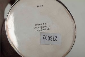 Mug. Argento fuso, sagomato e cesellato. Londra 1873. Argentiere Richards & Charles Brown - Edward Brown  - Asta Argenti - Associazione Nazionale - Case d'Asta italiane