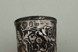 Due bicchieri. Argenteria artistica fiorentina del XX secolo. Argentiere Brandimarte  - Asta Argenti - Associazione Nazionale - Case d'Asta italiane