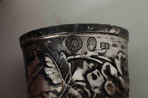 Due bicchieri. Argenteria artistica fiorentina del XX secolo. Argentiere Brandimarte  - Asta Argenti - Associazione Nazionale - Case d'Asta italiane