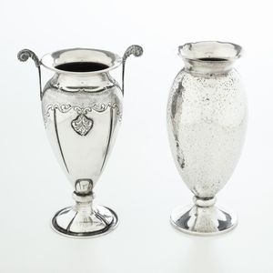 Due vasi diversi. Argenteria italiana del XX secolo, uno con marchio con fascio littorio in uso dal 1935 al 1945  - Asta Argenti - Associazione Nazionale - Case d'Asta italiane