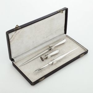 Set da scrivania in custodia. Argenteria italiana del XX secolo  - Asta Argenti - Associazione Nazionale - Case d'Asta italiane