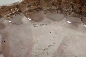 Lotto di due bacili, uno in argento, Argenteria veneta del XX-XXI secolo e l'altro in metallo argentato (Royal House)  - Asta Argenti - Associazione Nazionale - Case d'Asta italiane