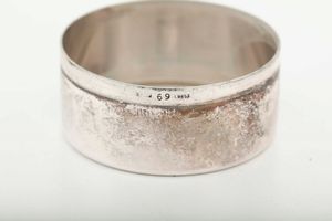 Lotto in argento composto da quattro scatole con coperchio e un vassoio. Differenti epoche e manifatture  - Asta Argenti - Associazione Nazionale - Case d'Asta italiane