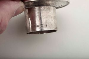 Lotto in argento composto da quattro scatole con coperchio e un vassoio. Differenti epoche e manifatture  - Asta Argenti - Associazione Nazionale - Case d'Asta italiane