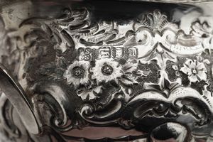 Teiera, lattiera e biscottiera. Londra 1896 e 1899  - Asta Argenti - Associazione Nazionale - Case d'Asta italiane