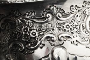 Teiera, lattiera e biscottiera. Londra 1896 e 1899  - Asta Argenti - Associazione Nazionale - Case d'Asta italiane