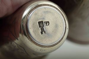 Tre bicchieri, Argento fuso, sbalzato e cesellato. Russia fine XIX secolo, differenti manifatture  - Asta Argenti - Associazione Nazionale - Case d'Asta italiane