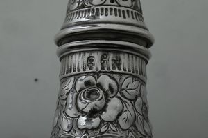 Coppia di flaconi. Probabilmente Hanau XIX-XX secolo  - Asta Argenti - Associazione Nazionale - Case d'Asta italiane