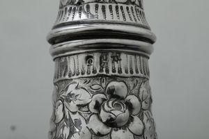 Coppia di flaconi. Probabilmente Hanau XIX-XX secolo  - Asta Argenti - Associazione Nazionale - Case d'Asta italiane