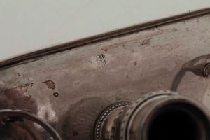 Calamaio. Argento fuso, sbalzato, cesellato e vetro. Argenteria italiana del XIX secolo (Milano?). Marchio dell'argentiere non identificato  - Asta Argenti - Associazione Nazionale - Case d'Asta italiane