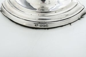 Coppia di candelieri. Città di Sheffiled 1907, argentiere John Round & Son Ltd  - Asta Argenti - Associazione Nazionale - Case d'Asta italiane