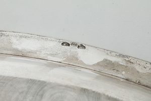 Piatto e vassoio. Argenteria italiana del XX secolo, argentieri differenti  - Asta Argenti - Associazione Nazionale - Case d'Asta italiane