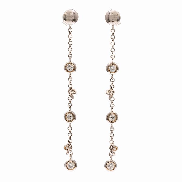 Orecchini pendenti in oro bianco 18kt e diamanti  - Asta Gioielli e Orologi - Associazione Nazionale - Case d'Asta italiane